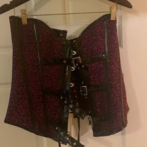 Plus size Corset size 2x purple and black